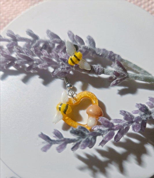 🐝Heart Bee Earrings💛