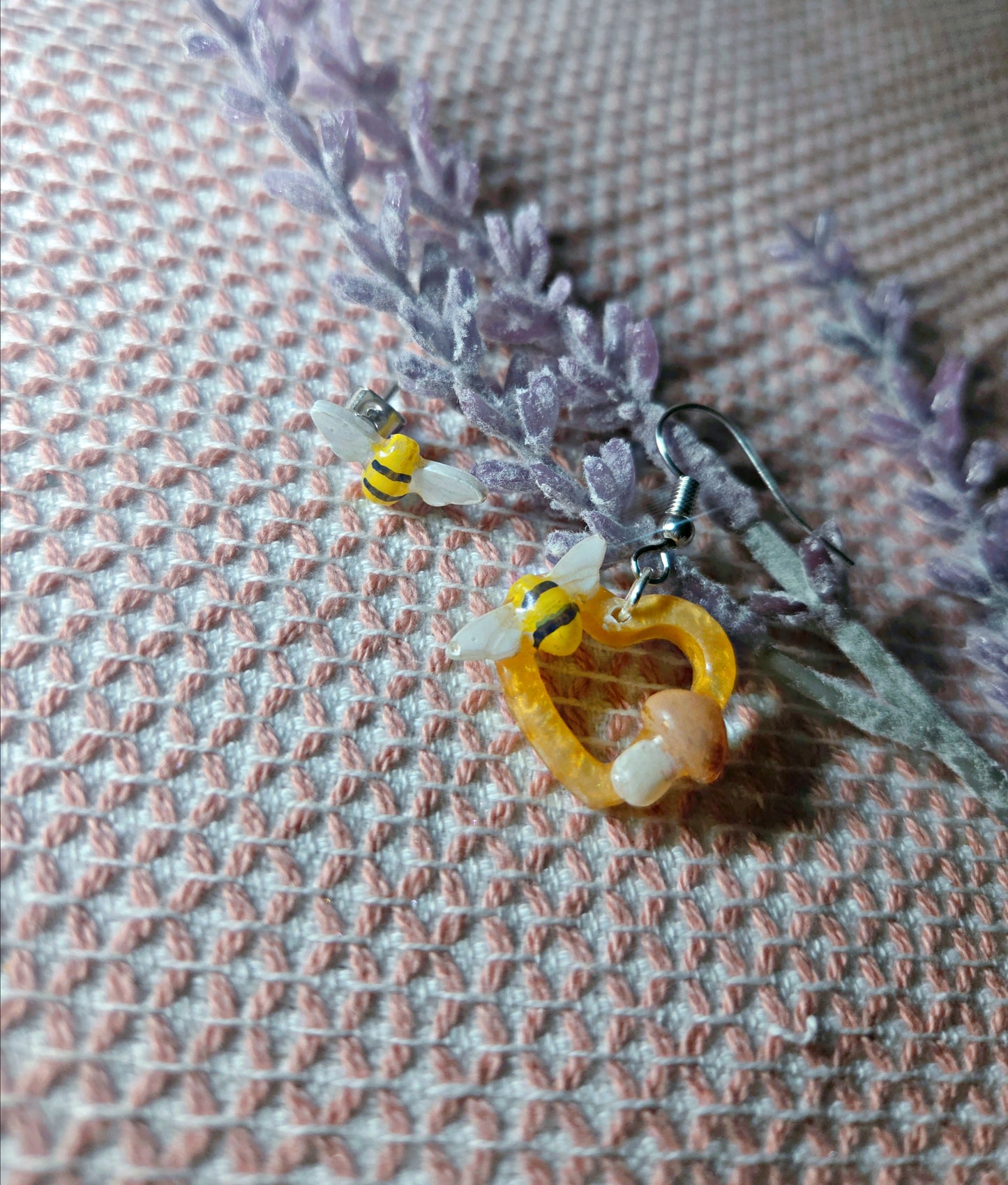 🐝Heart Bee Earrings💛