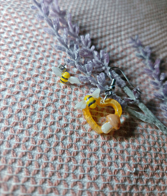 🐝Heart Bee Earrings💛